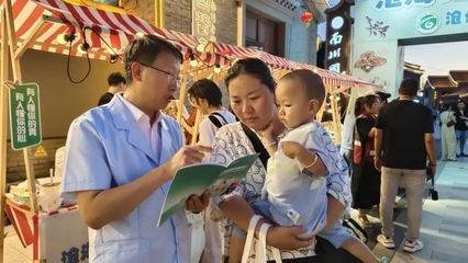 滄州市第三醫(yī)院舉辦“健康夜市”走進南川老街活動，提供現(xiàn)場營養(yǎng)健康咨詢服務